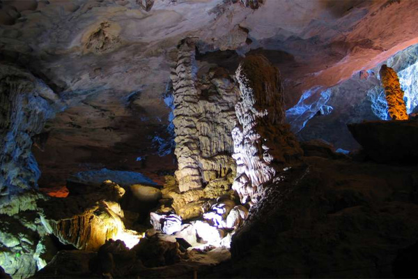 Trinh Nu Grotto