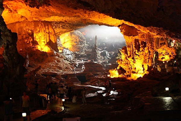 Sung Sot Cave - Amazing Cave - Halong Bay