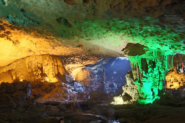 Tam Cung Cave