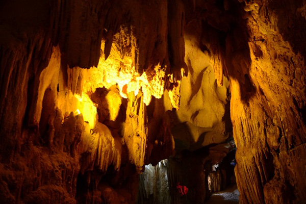 Sung Sot Cave - Amazing Cave - Halong Bay